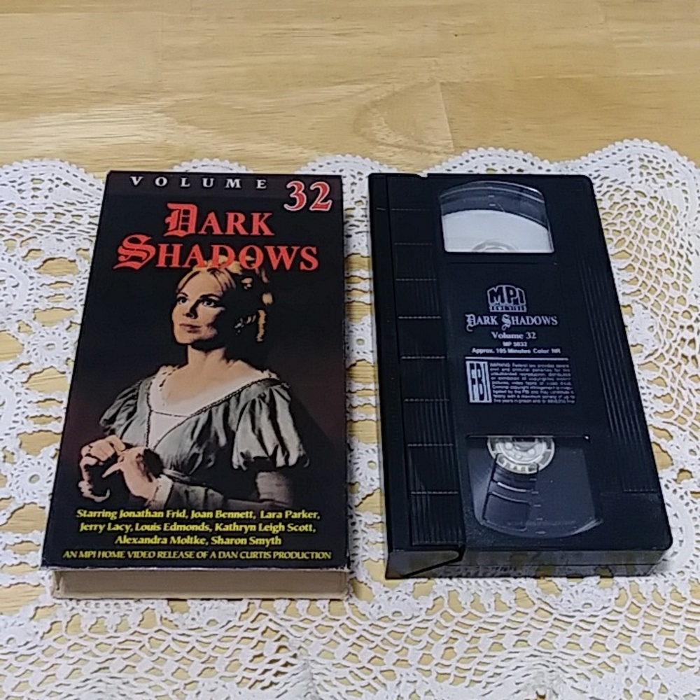 Dark Shadows Volume 32 VHS - Vampires, werewolves, horror, suspense